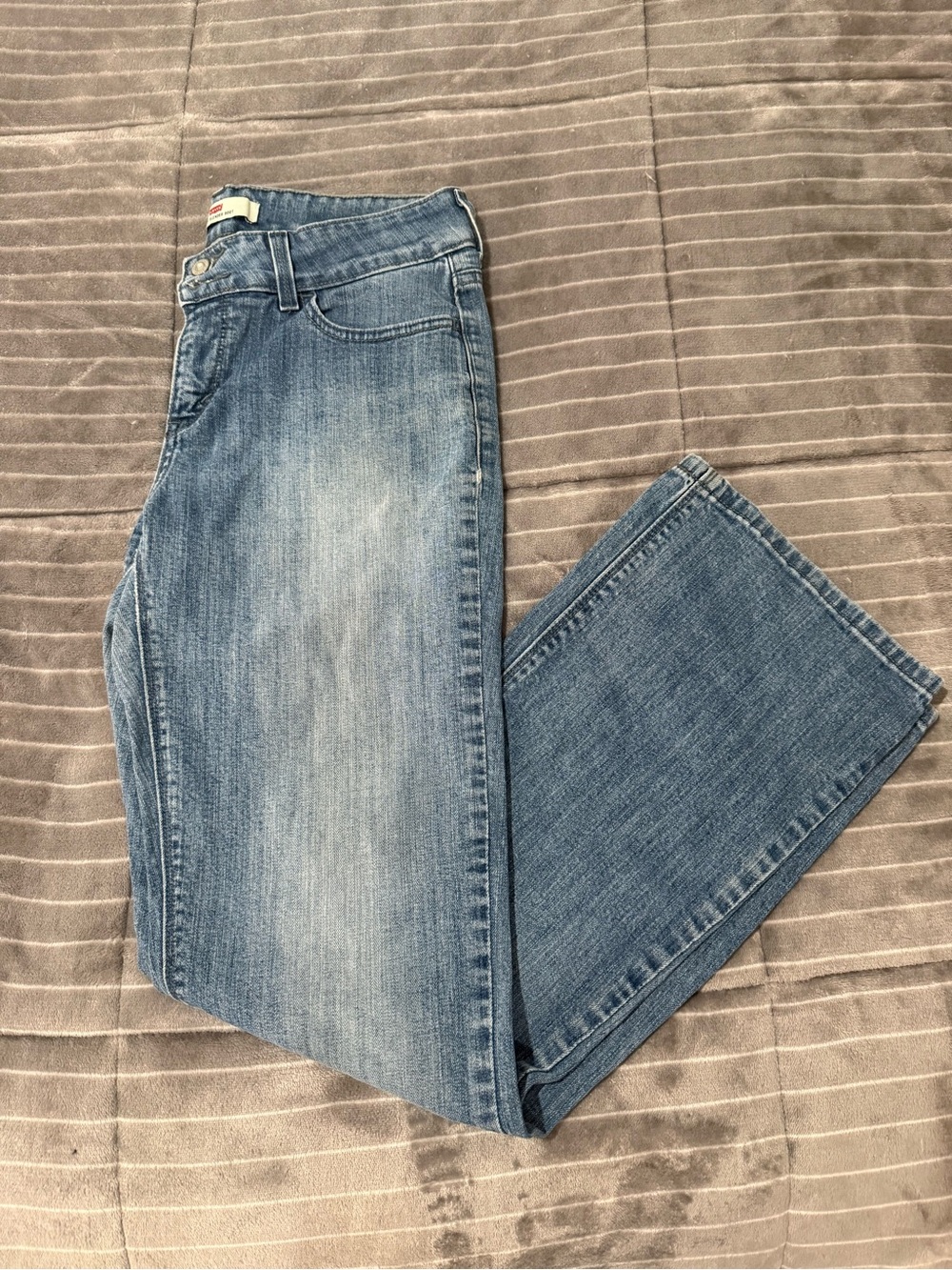 Levi's Women's Light Wash Straight-Leg Jeans
